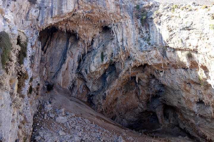 <strong>Sakati Cave mit den vielen Stalaktiten </strong><span>© Freiluftleben</span>