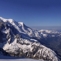 <strong>Blick auf den Mont Blanc und Chamonix von den Grand Montets</strong> <span class=>© Felix Autor</span>