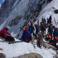 <strong>Menschenstau beim Abseilen am Col du Chardonnet</strong> <span class=>© Felix Autor</span>