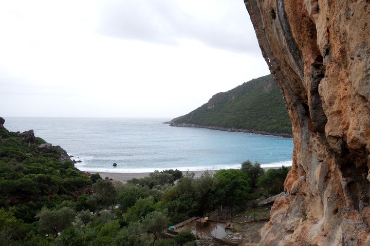 <strong>Traumspot Vlychada - einsame Bucht und 1min Zustieg zum Fels </strong><span class=>© Felix Autor</span>