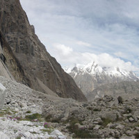 <span><strong>Boulder rund ums Basislager </strong><span class=>© Timo Moser</span></span>