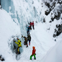 <strong>Erste Schalg- und Trittübungen am Eisfall</strong> <span><span class=>© Timo Moser</span></span>