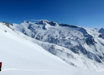 Thumbnail http://Skitourengeher%20in%20der%20verschneiten%20Venedigergruppe
