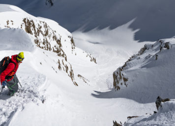 Thumbnail http://Freerider%20fährt%20in%20ein%20Couloir%20am%20Arlberg%20in%20Tirol%20(Österreich)