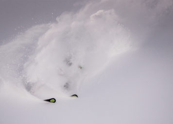 Thumbnail http://Skifahrer%20versunken%20in%20Tiefschnee