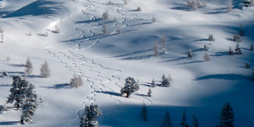 Winterlandschaft mit Skitourenspuren am Obertauern