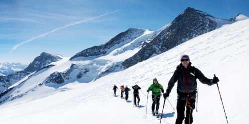 Skitourengruppe am Großvenediger mit Sonnenschein