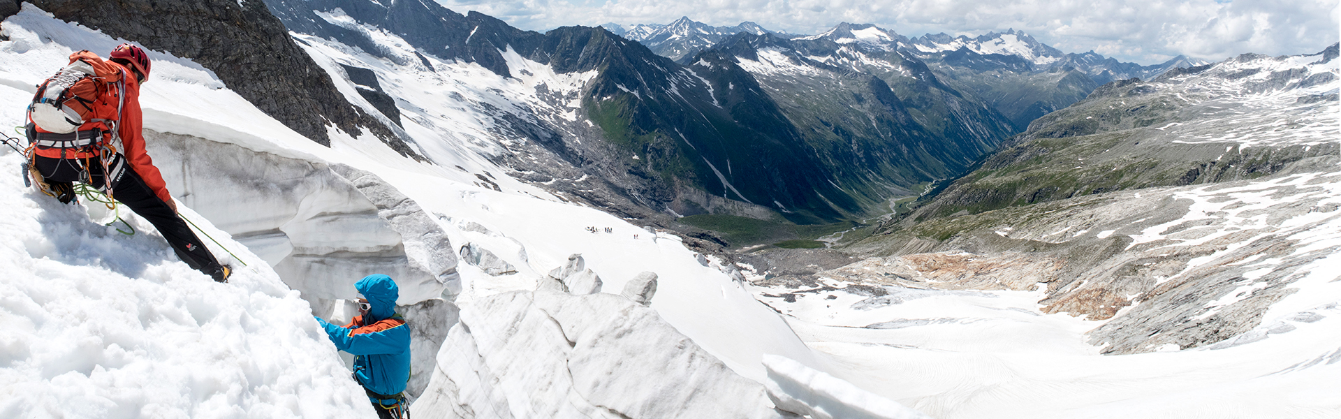 Spaltenbergung lernen an Gletscherspalte zur Kamerardenrettung.