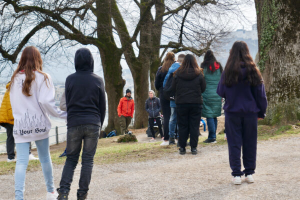 Schüler:innen beim Teambuilding in Salzburg